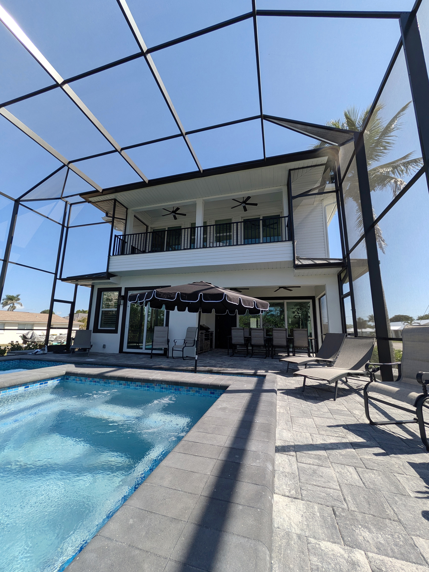 Lanai facing house 01