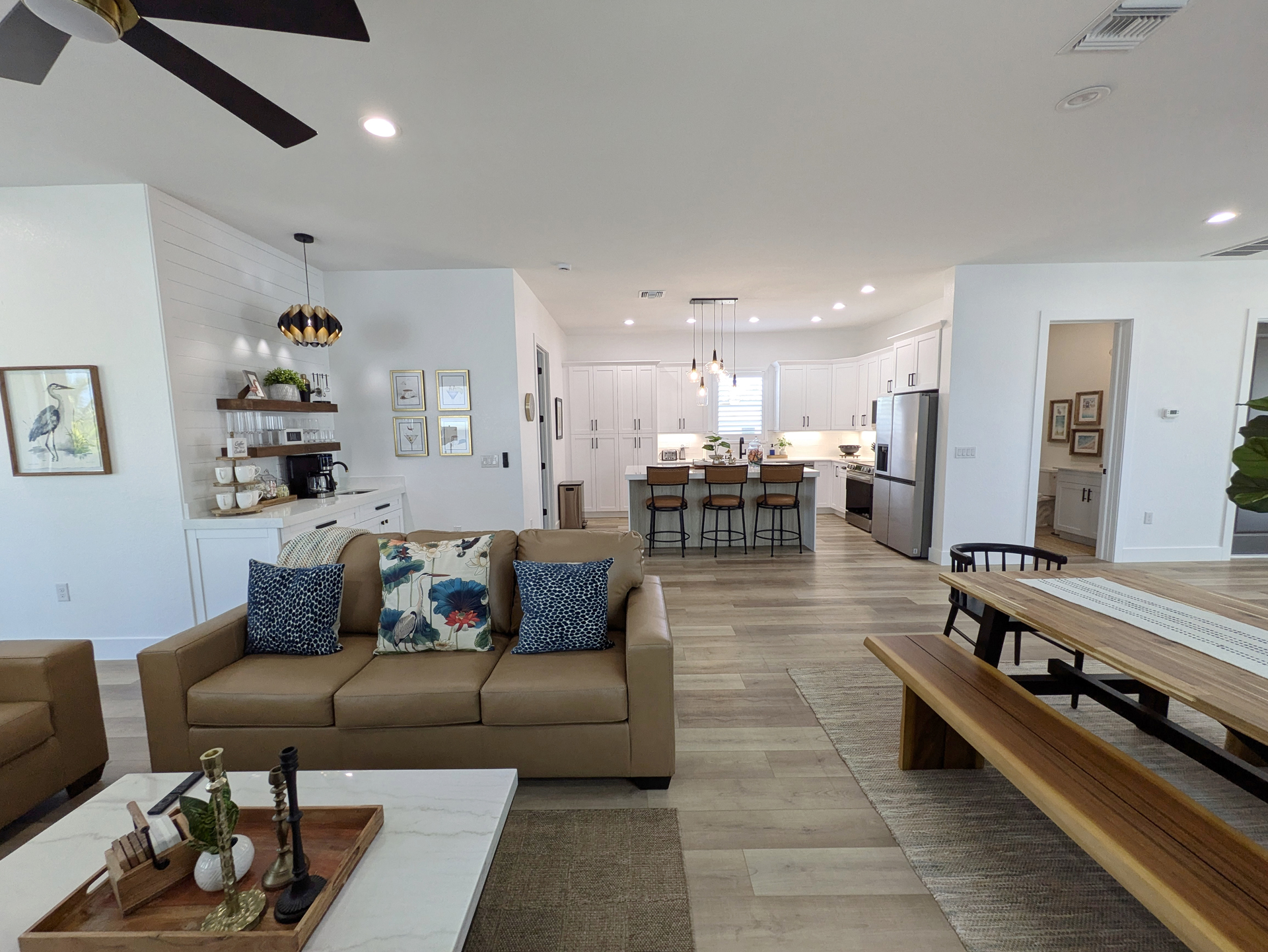 Livingroom across to kitched 02