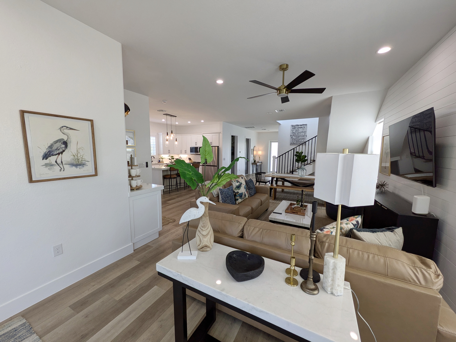 Livingroom to entry 03