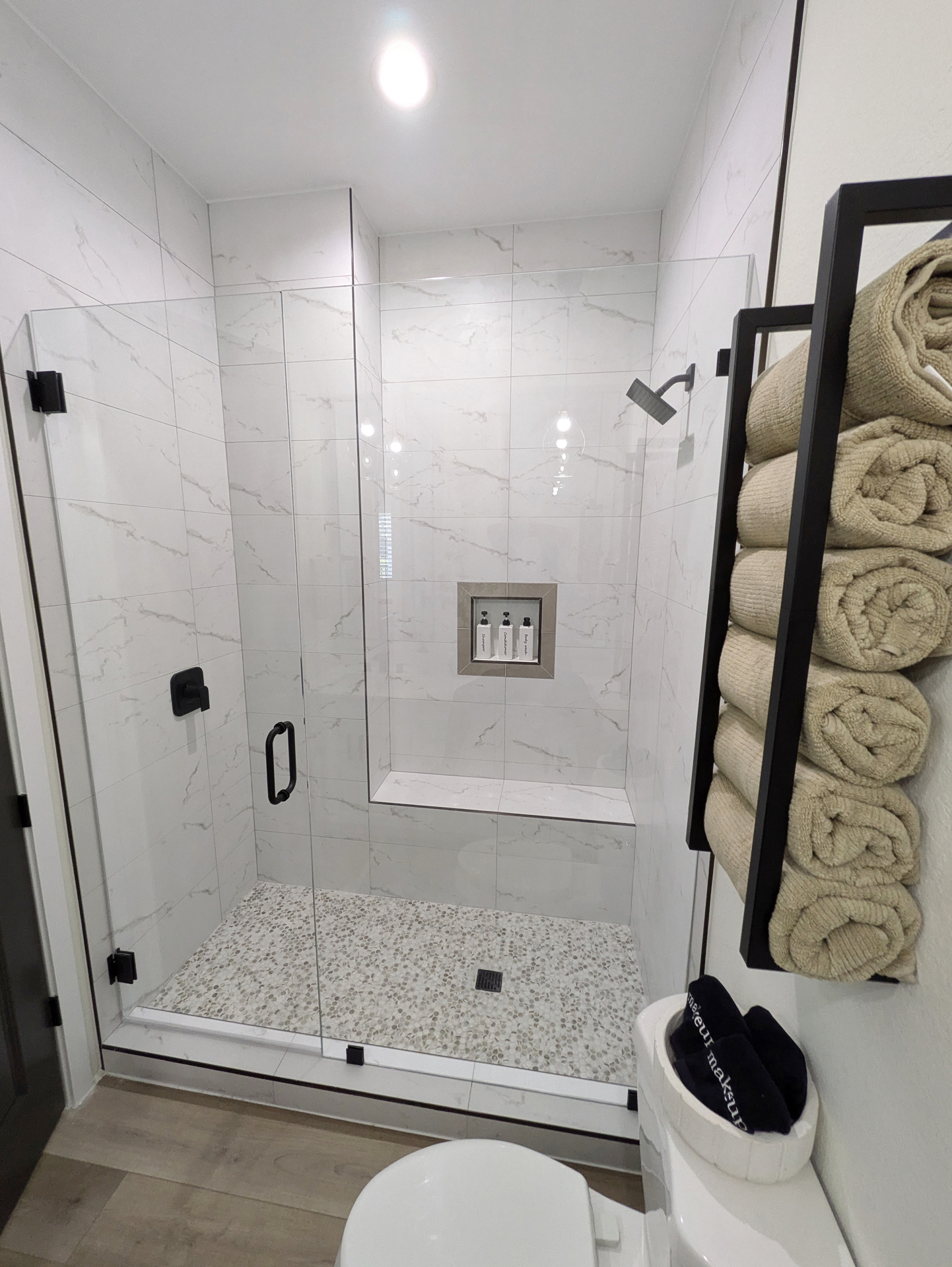 Second fl bdr1 bathroom01