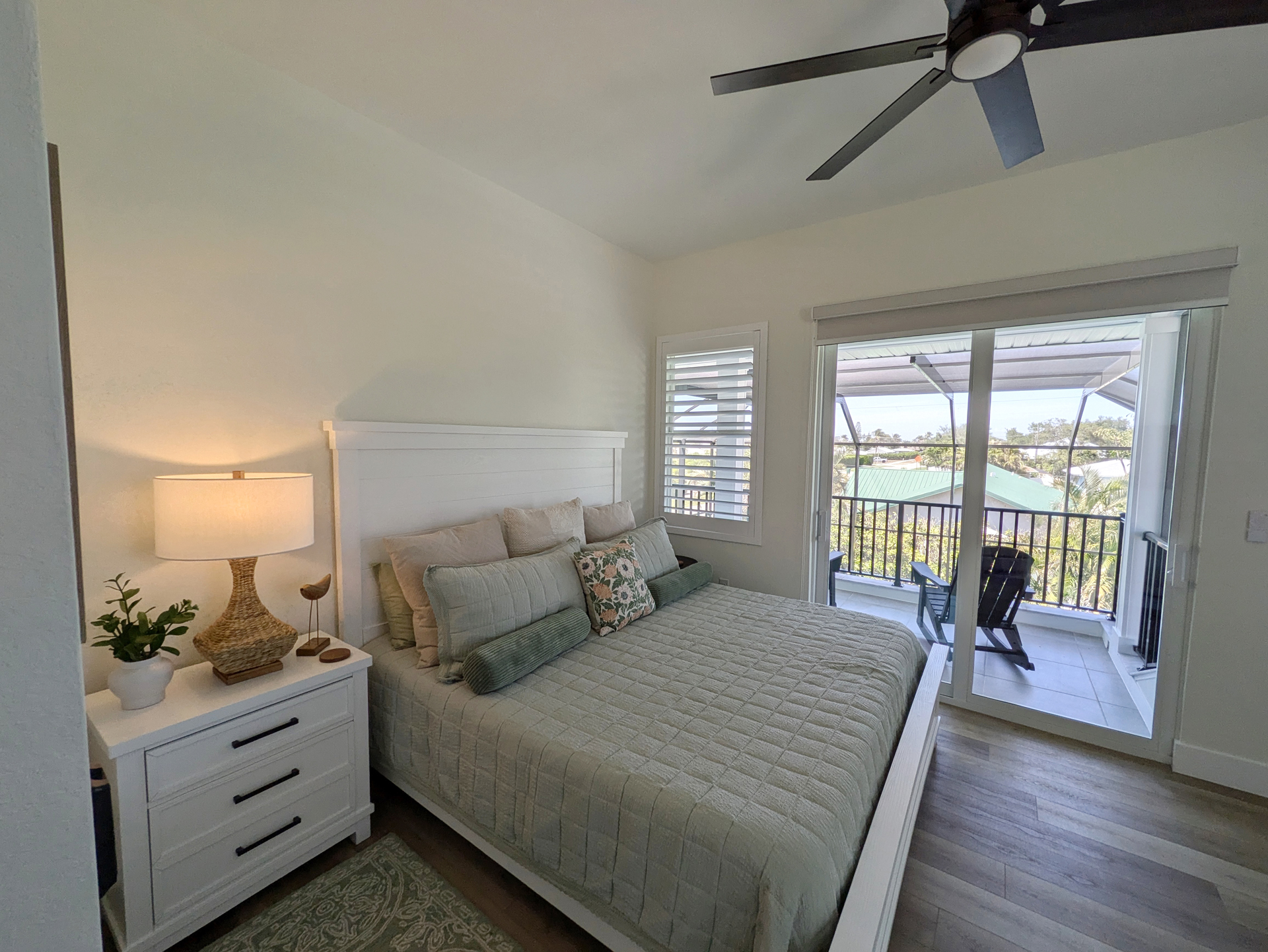 Second fl bedroom4 00